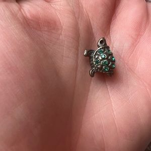 Micheal Anthony pandora turtle charm. Sterling silver (925) w/ Emerald Green CZ